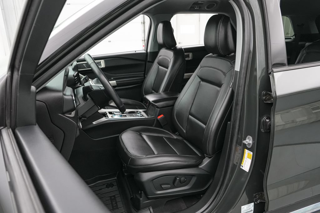 Certified 2023 Ford Explorer XLT w/ Equipment Group 202A AWD/4WD image 11