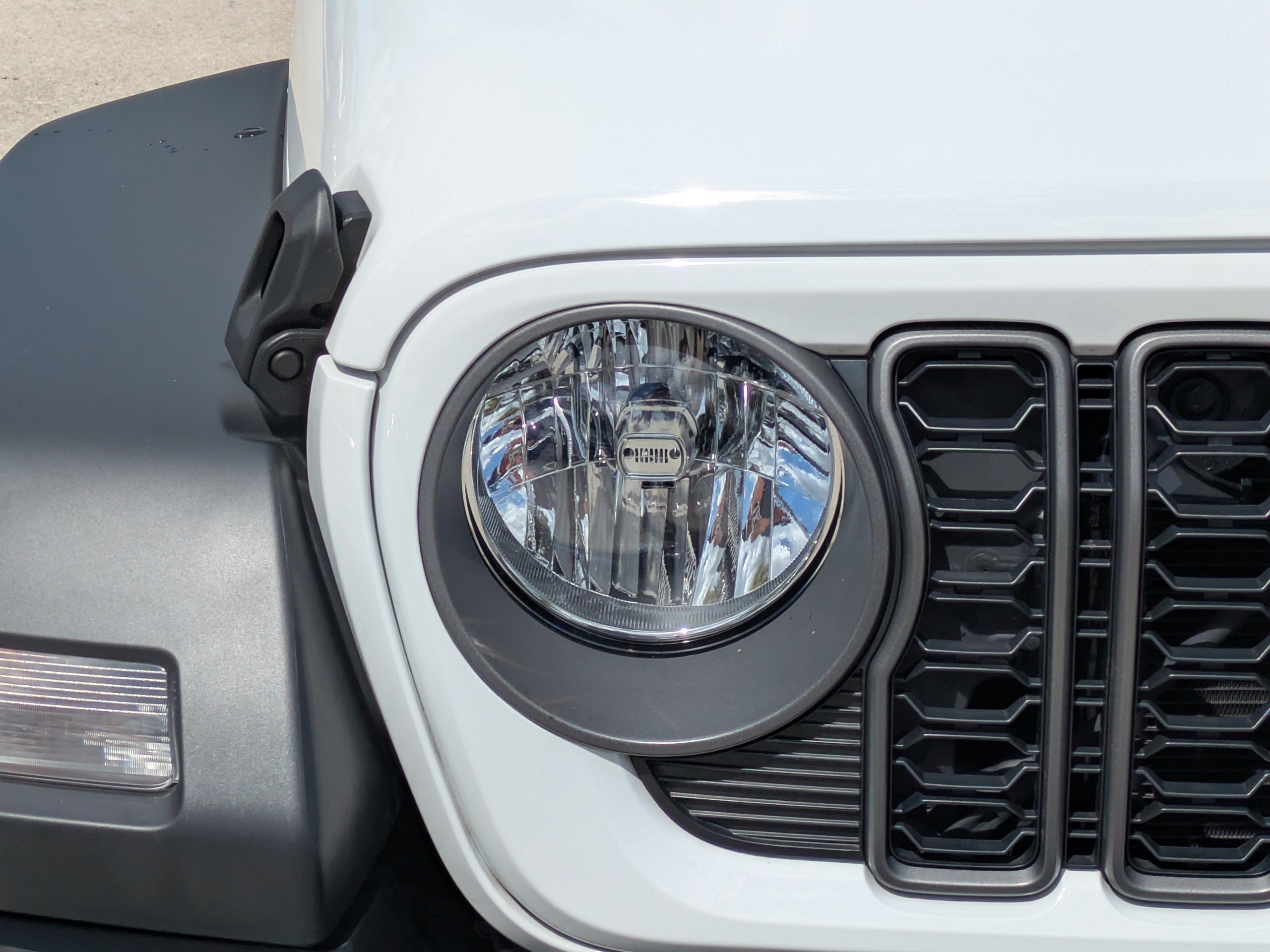 Used 2025 Jeep Wrangler Sport AWD/4WD image 9