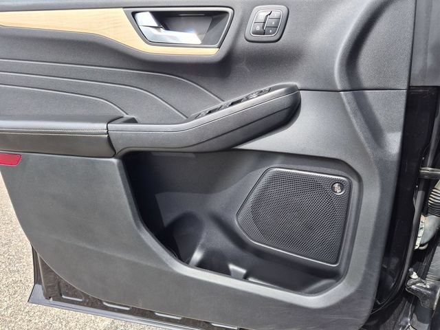 Certified 2022 Ford Escape Titanium w/ Titanium Elite Package AWD/4WD image 15