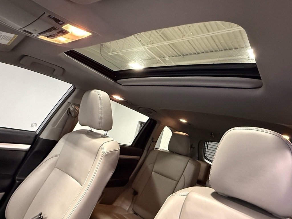 Used 2019 Toyota Highlander XLE image 18