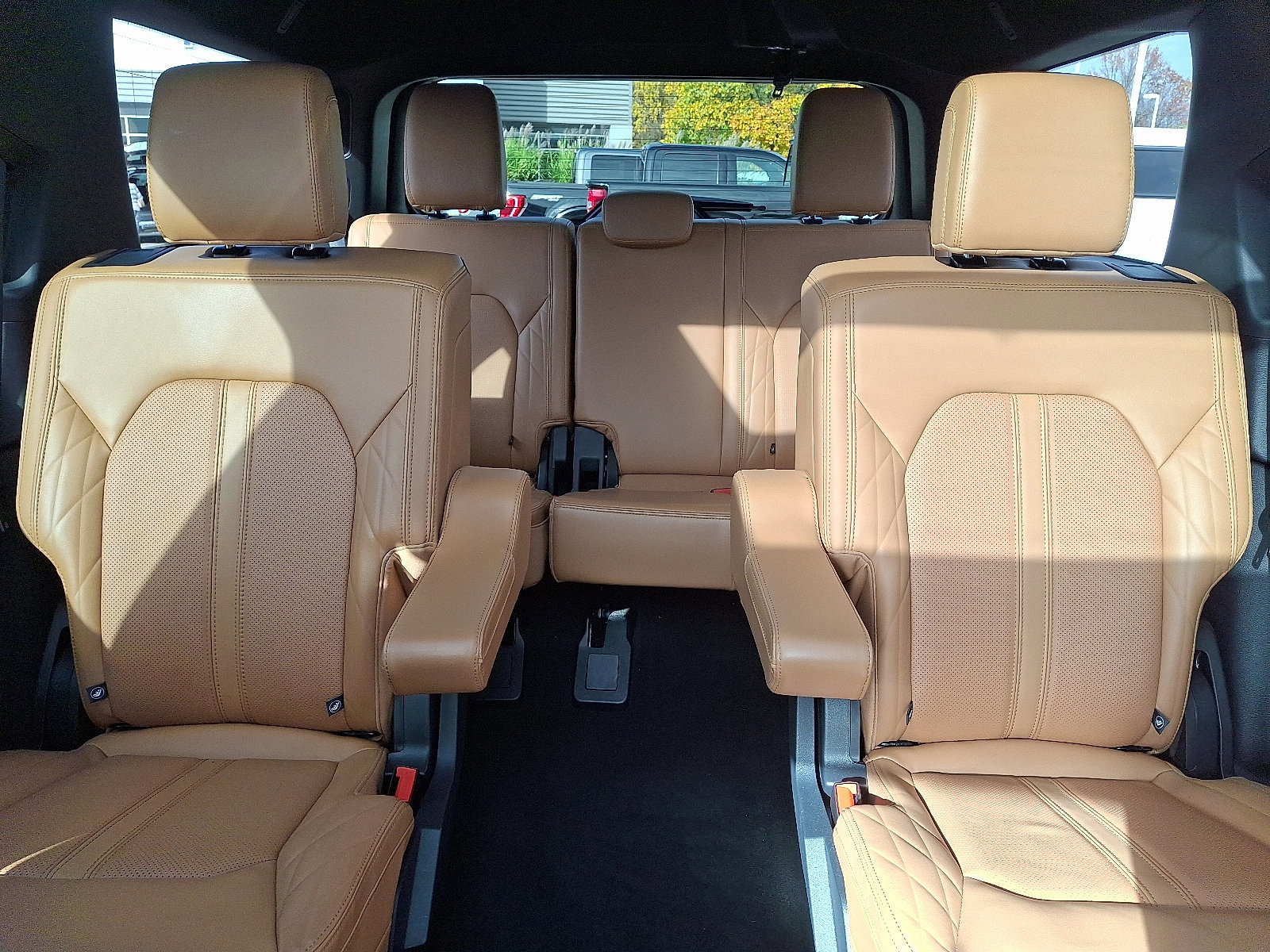 Certified 2024 Ford Expedition Platinum image 19