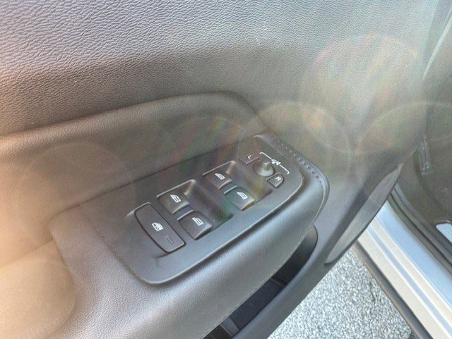 Used 2024 Volvo XC60 B5 Core image 12