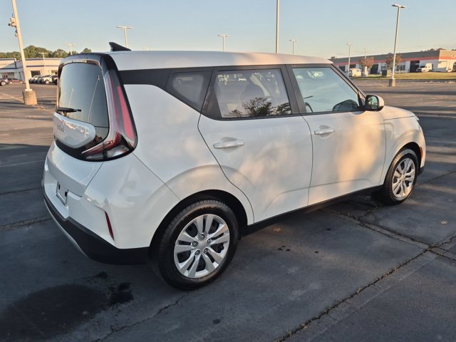 Used 2024 Kia Soul LX FWD image 4