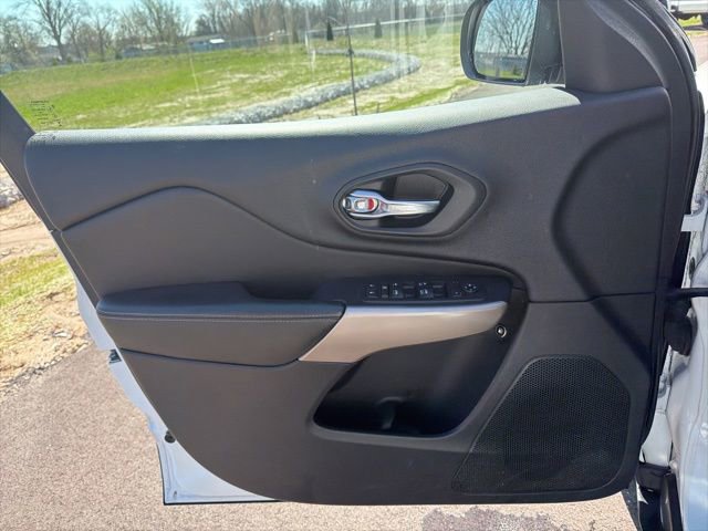 Used 2017 Jeep Cherokee Latitude w/ True North Edition image 17