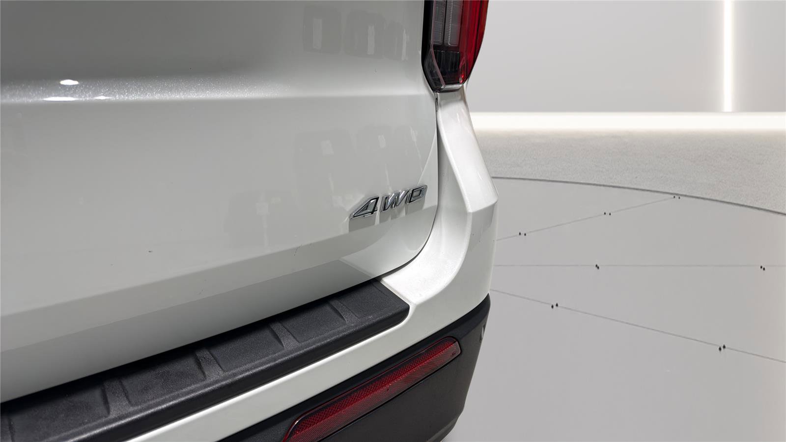 Certified 2025 Ford Explorer Active AWD/4WD image 31