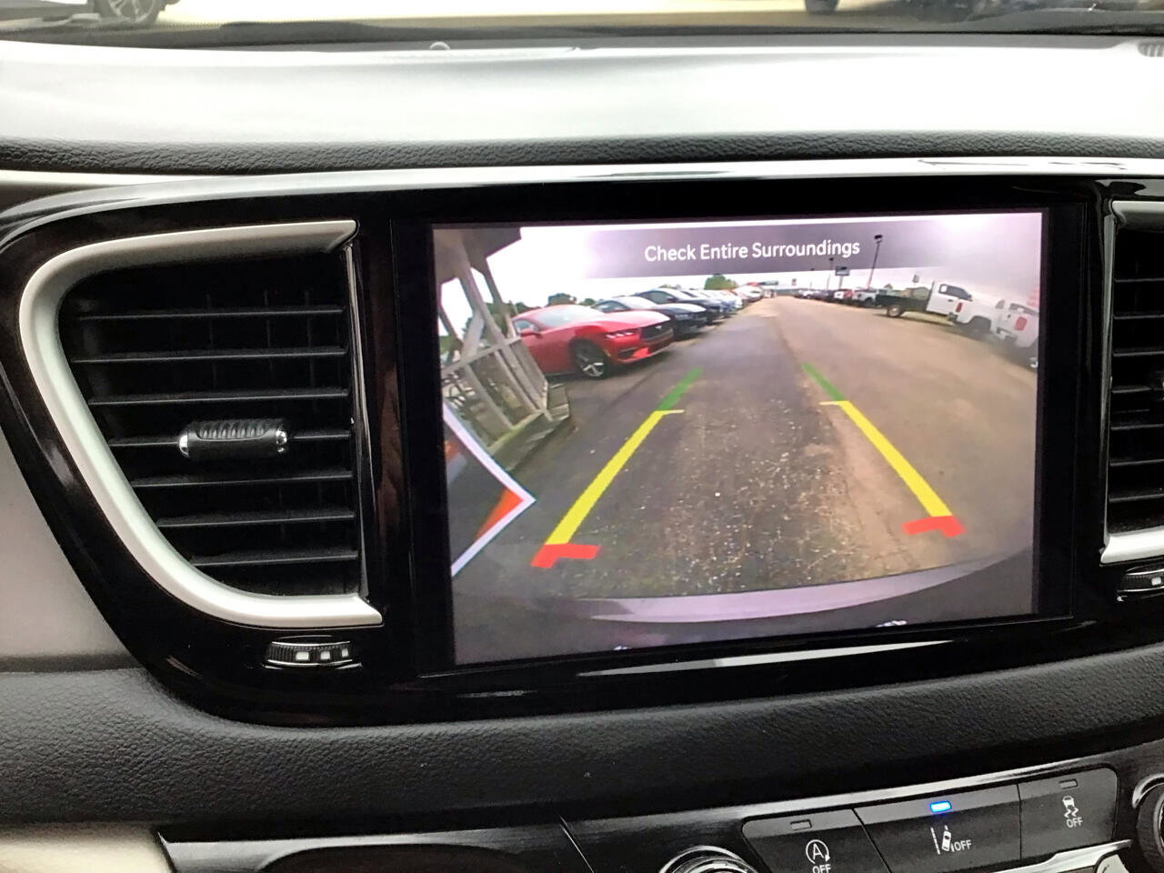 Used 2022 Chrysler Pacifica Touring-L image 23