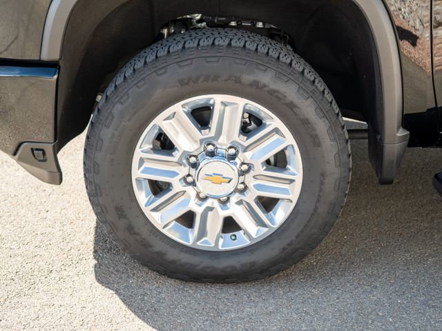 Used 2025 Chevrolet Silverado 2500 High Country w/ Technology Package AWD/4WD image 16