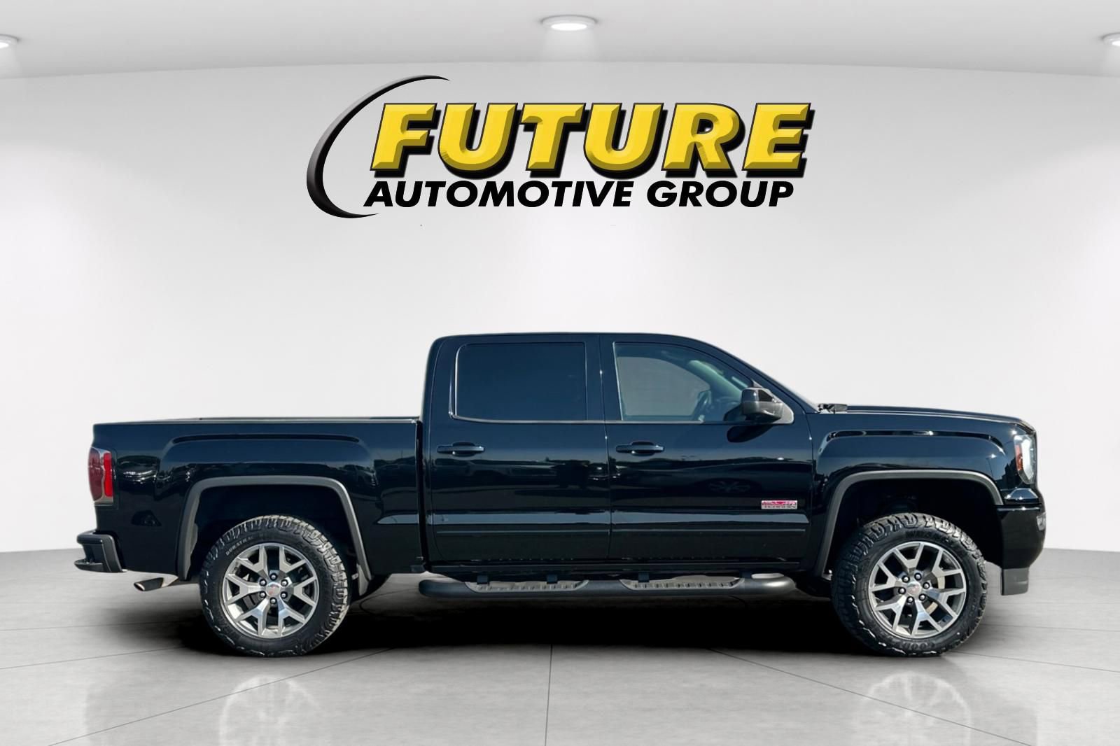 Used 2018 GMC Sierra 1500 SLT image 2