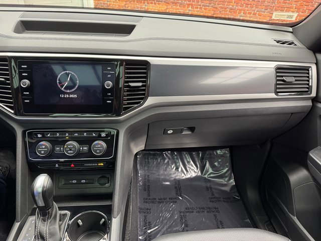 Used 2021 Volkswagen Atlas Cross Sport SEL Premium image 17