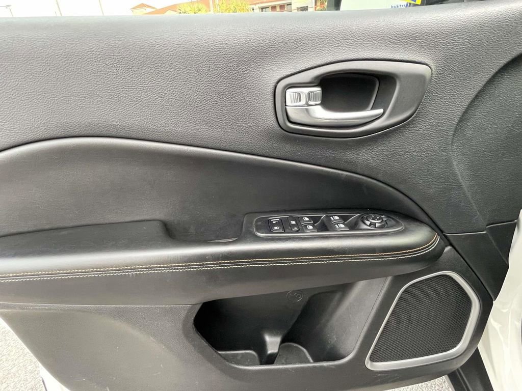 Used 2020 Jeep Compass Latitude w/ Safety & Security Group image 16