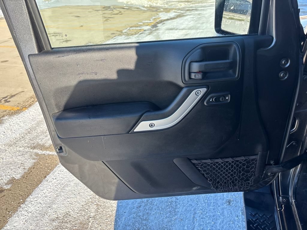 Used 2017 Jeep Wrangler Unlimited Rubicon w/ Max Tow Package AWD/4WD image 14
