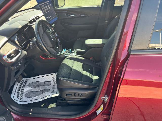 Used 2022 Chevrolet TrailBlazer RS w/ Sun and Liftgate Package FWD image 11