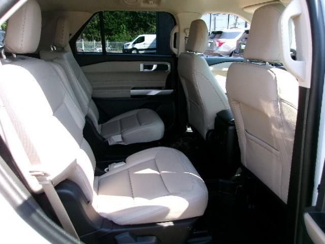 Certified 2023 Ford Explorer XLT w/ Equipment Group 202A AWD/4WD image 4