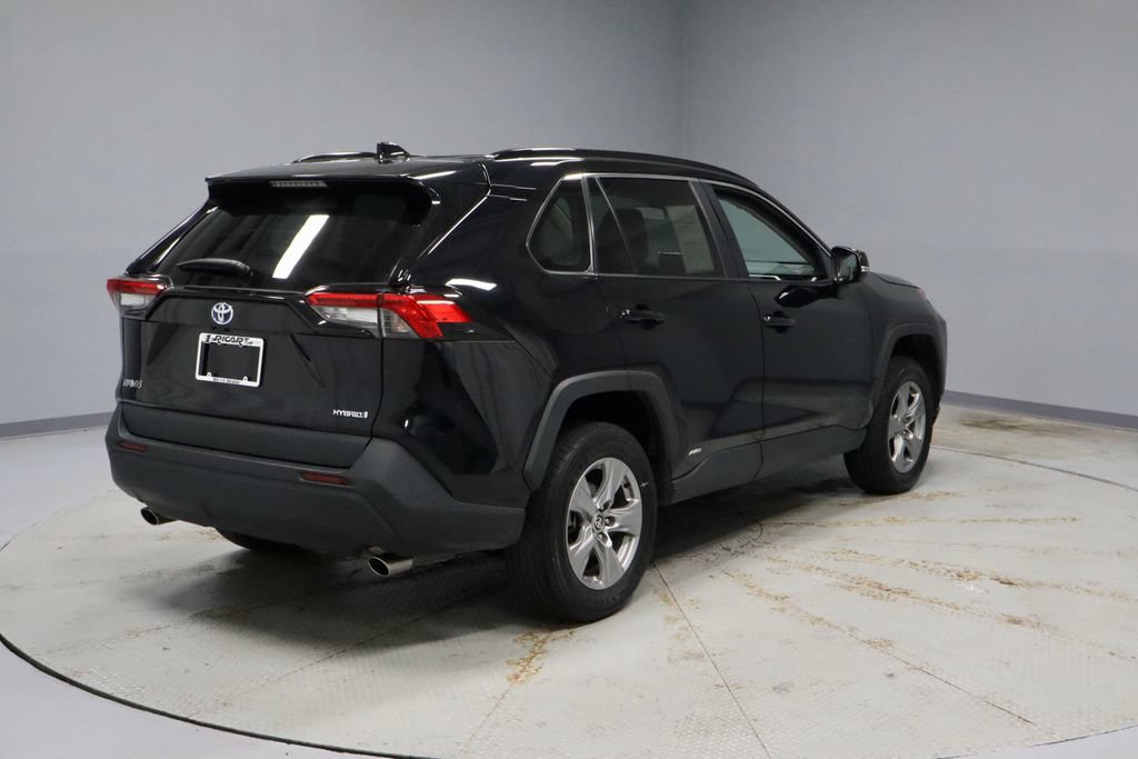 Used 2024 Toyota RAV4 XLE AWD/4WD image 12
