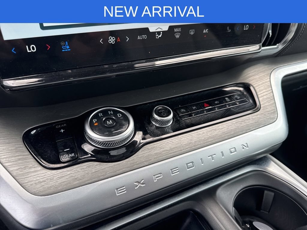 Certified 2025 Ford Expedition Platinum AWD/4WD image 16