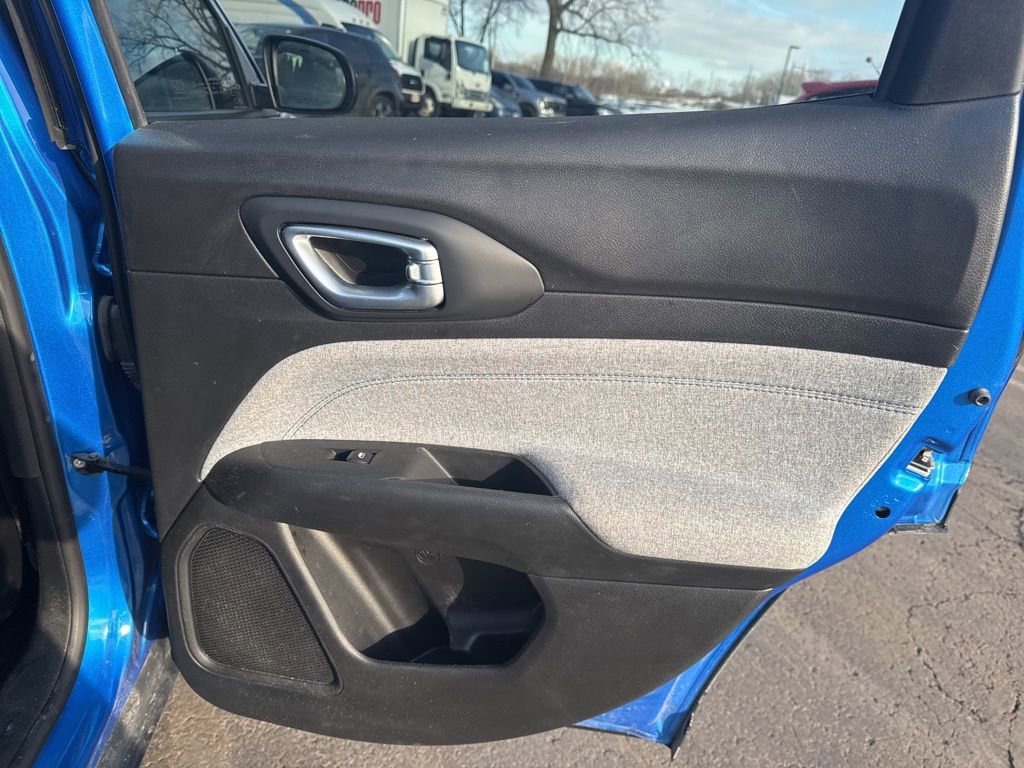 Used 2023 Jeep Compass Latitude w/ Convenience Group image 32