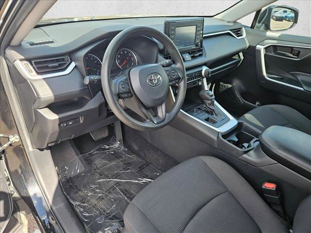 Used 2021 Toyota RAV4 LE AWD/4WD image 10