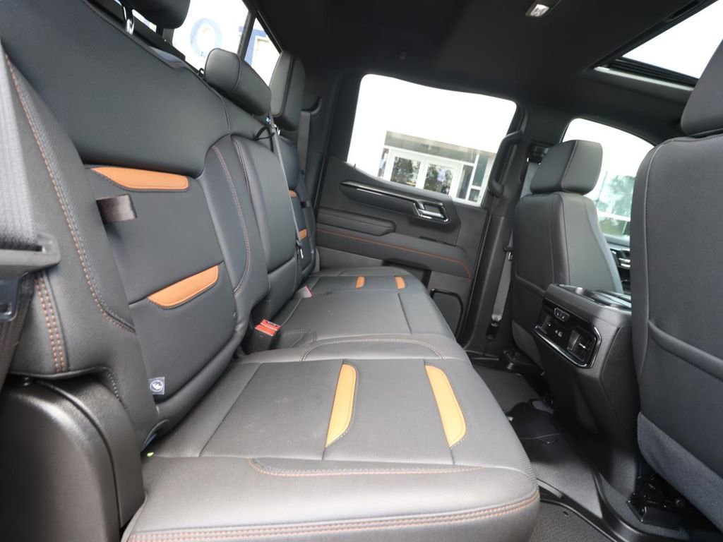 Used 2025 GMC Sierra 1500 AT4 w/ AT4 Premium Package AWD/4WD image 25