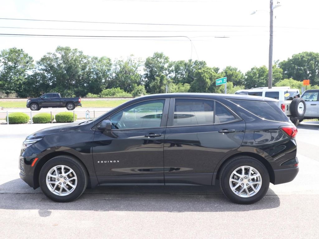 Used 2024 Chevrolet Equinox LS image 2