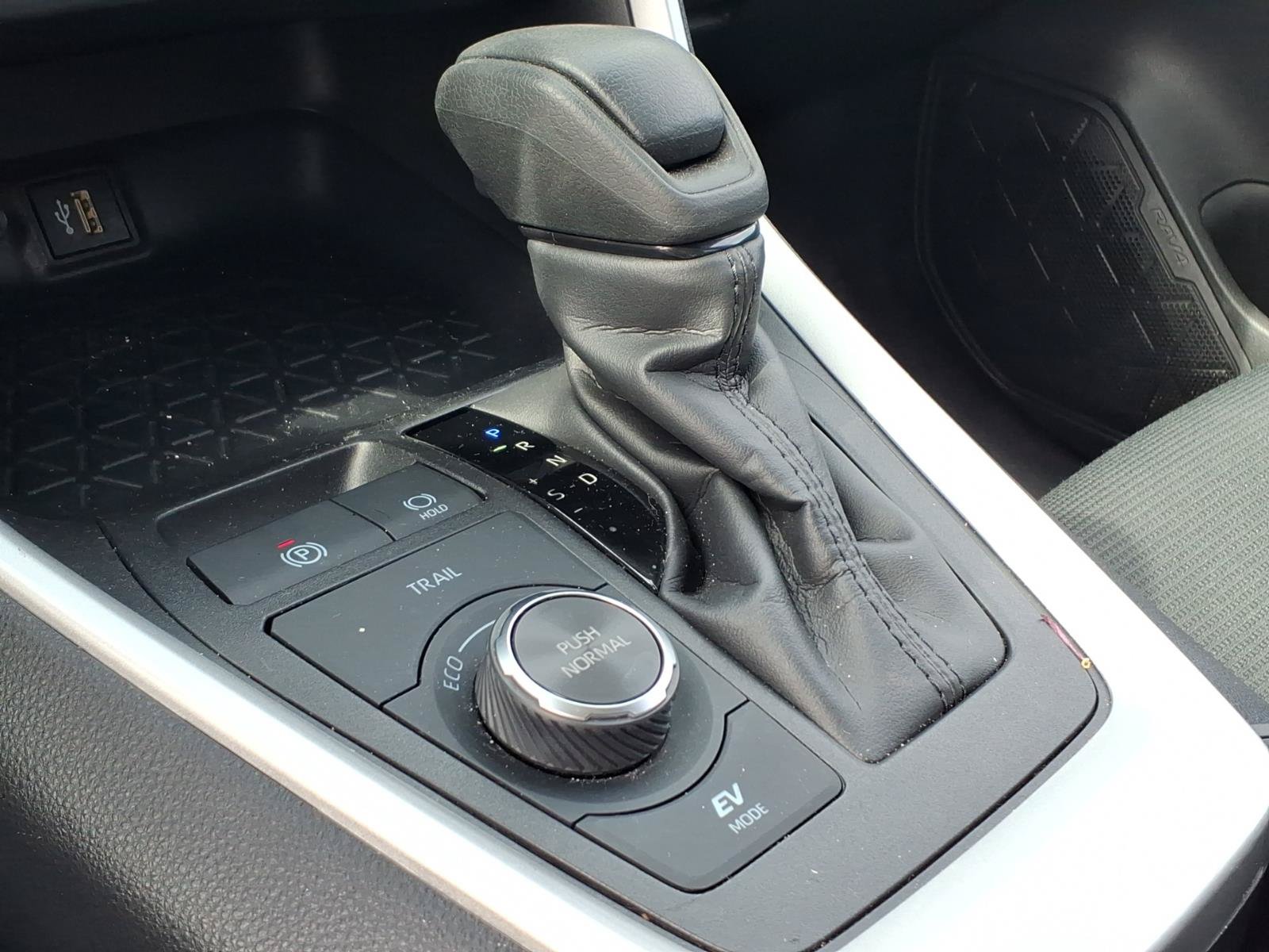 Used 2025 Toyota RAV4 LE AWD/4WD image 14