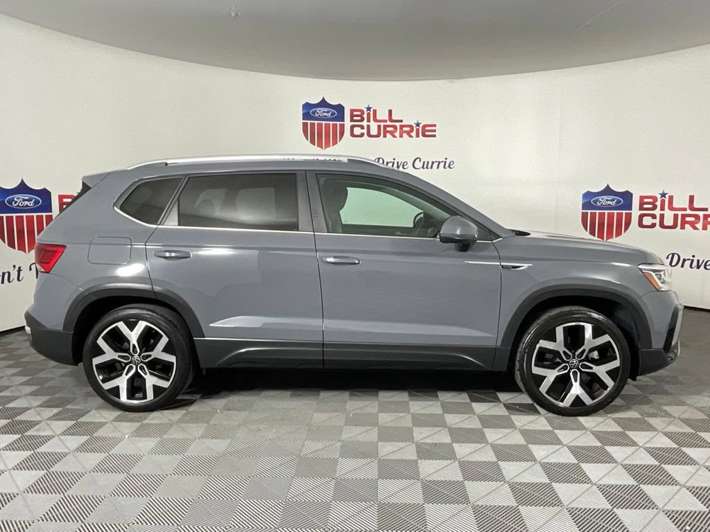 Used 2023 Volkswagen Taos SEL AWD/4WD image 2