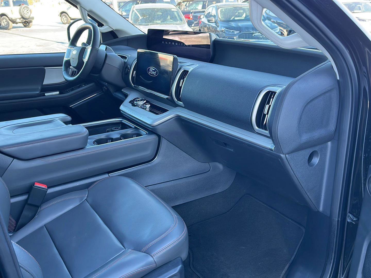 Certified 2025 Ford Expedition Active image 14