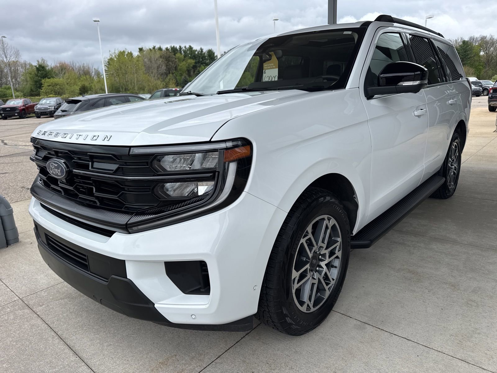 Certified 2025 Ford Expedition Active AWD/4WD image 3