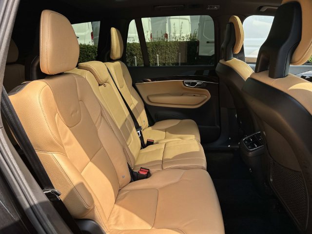 Used 2018 Volvo XC90 T6 Momentum w/ Convenience Package AWD/4WD image 36