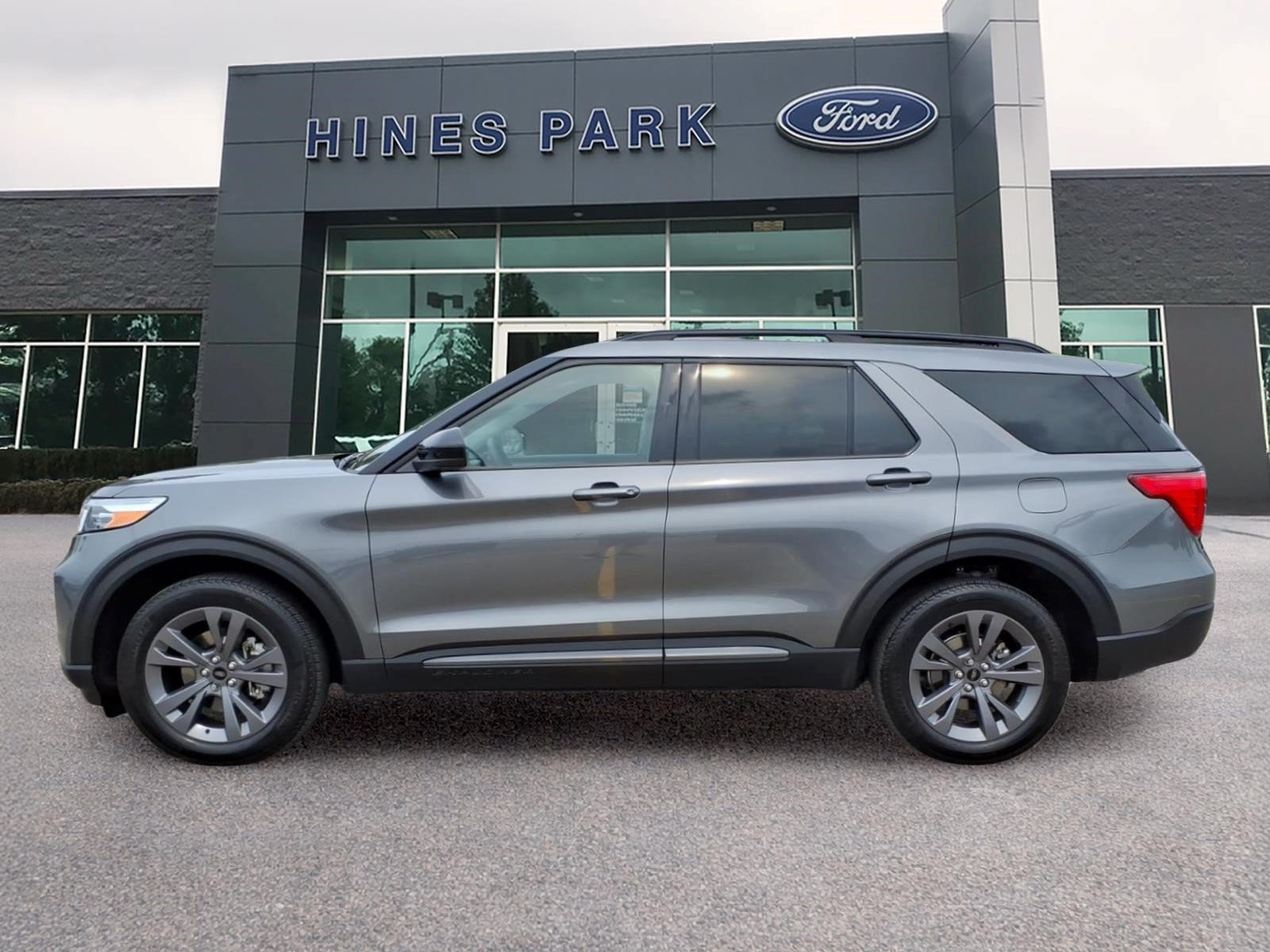 Certified 2024 Ford Explorer XLT w/ Equipment Group 202A AWD/4WD image 4