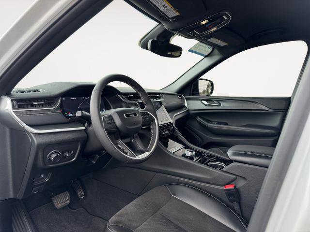 Used 2023 Jeep Grand Cherokee L Laredo AWD/4WD image 9