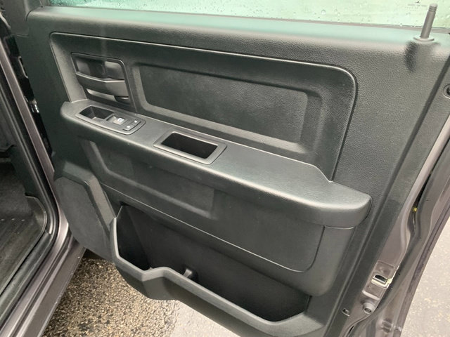 Used 2018 RAM 1500 Express AWD/4WD image 15