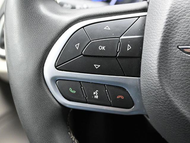 Used 2023 Chrysler Pacifica Touring-L image 22