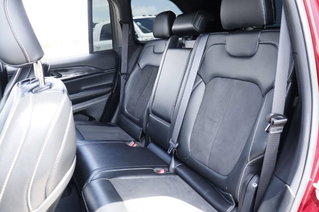 Used 2023 Jeep Grand Cherokee Laredo RWD image 23
