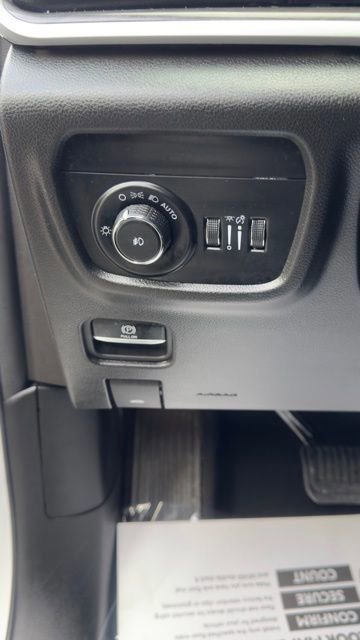 Used 2024 Jeep Grand Cherokee L Limited w/ Luxury Tech Group II image 11