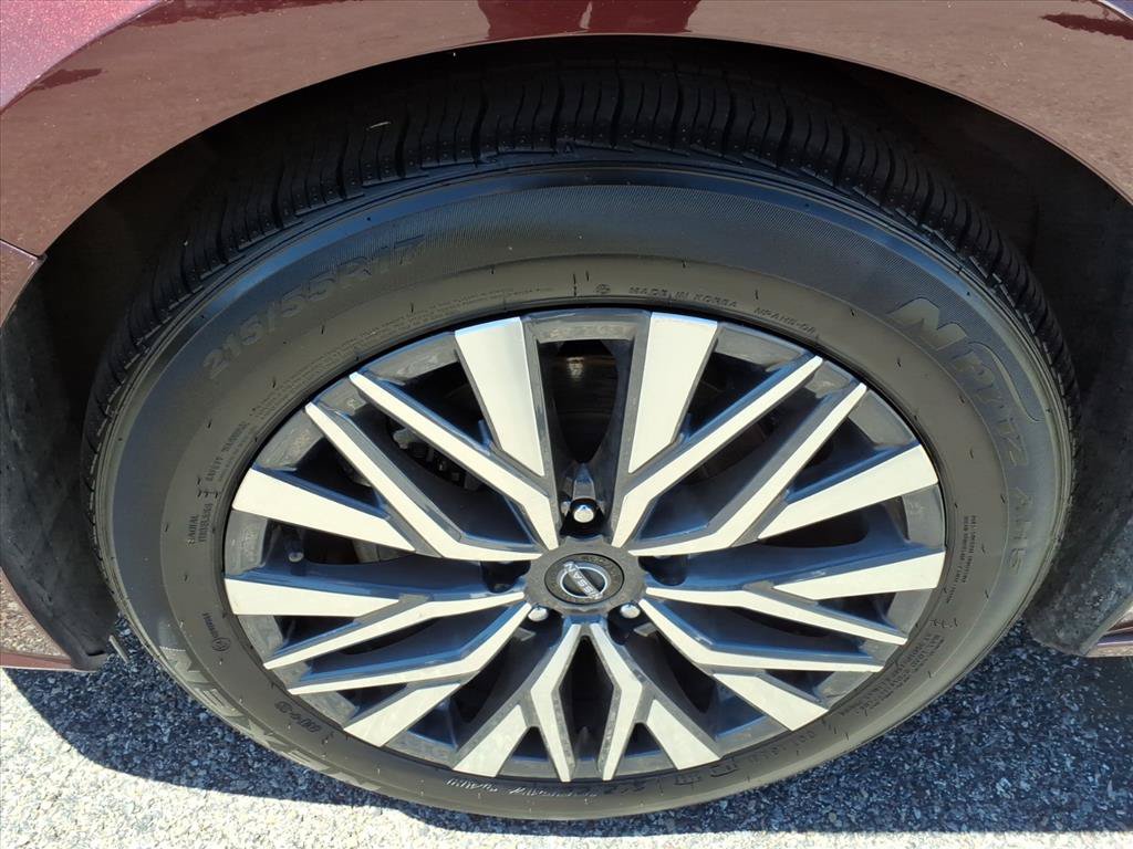 Used 2025 Nissan Altima 2.5 SV FWD image 4