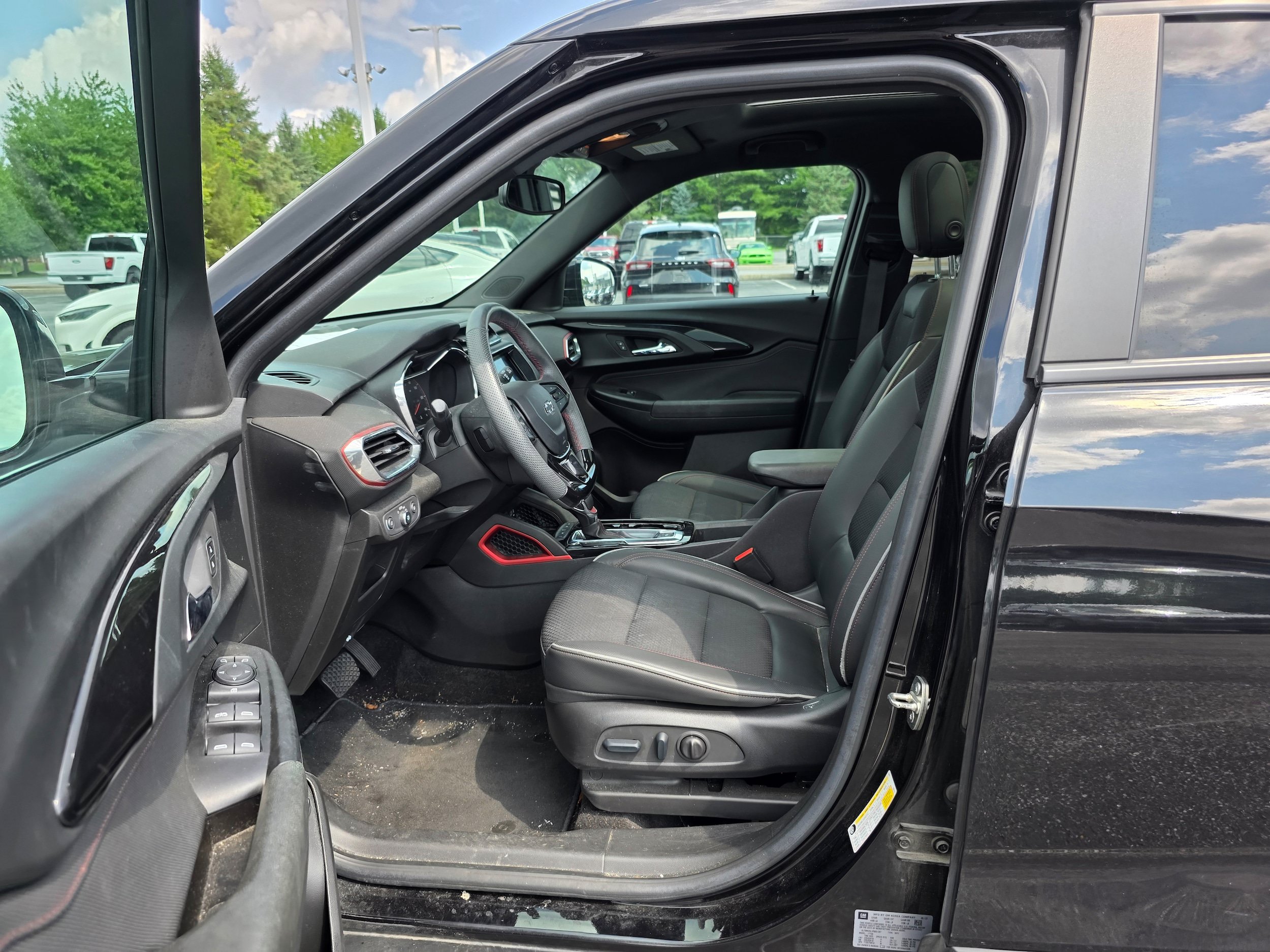 Used 2023 Chevrolet TrailBlazer RS w/ Sun and Liftgate Package AWD/4WD image 18
