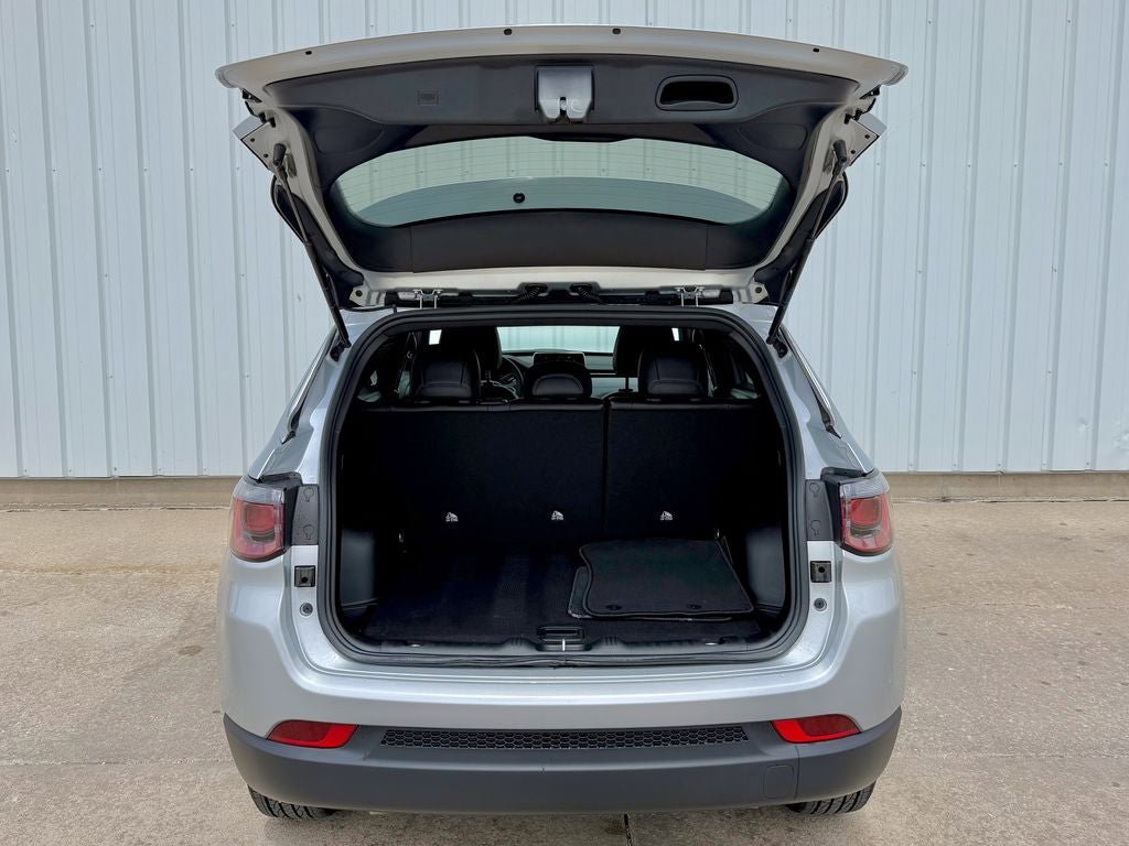 Used 2025 Jeep Compass Latitude AWD/4WD image 16