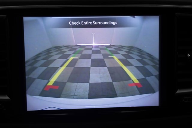 Used 2025 Chrysler Pacifica Select FWD image 4
