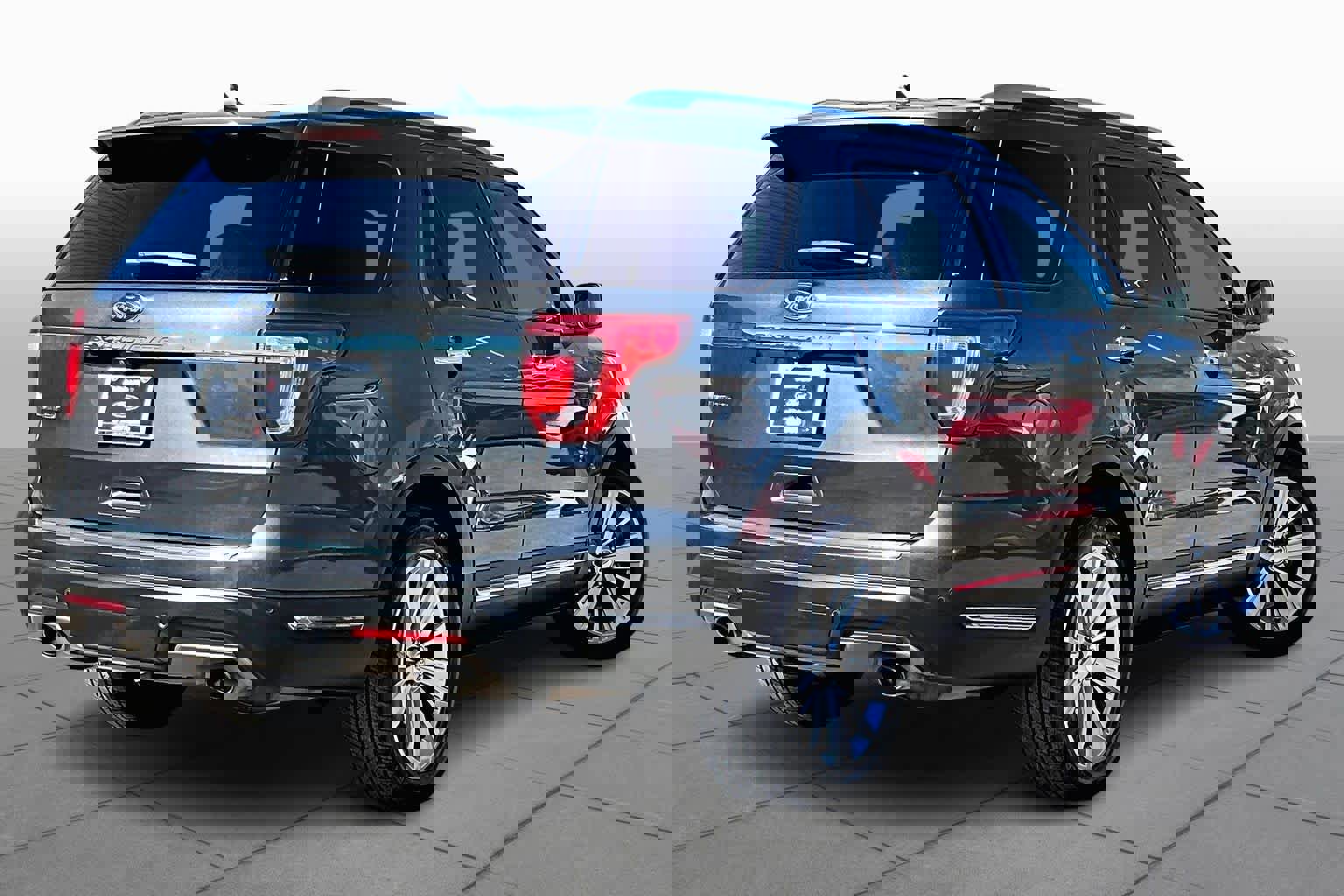 Certified 2019 Ford Explorer Limited w/ Class III Trailer Tow Package image 3