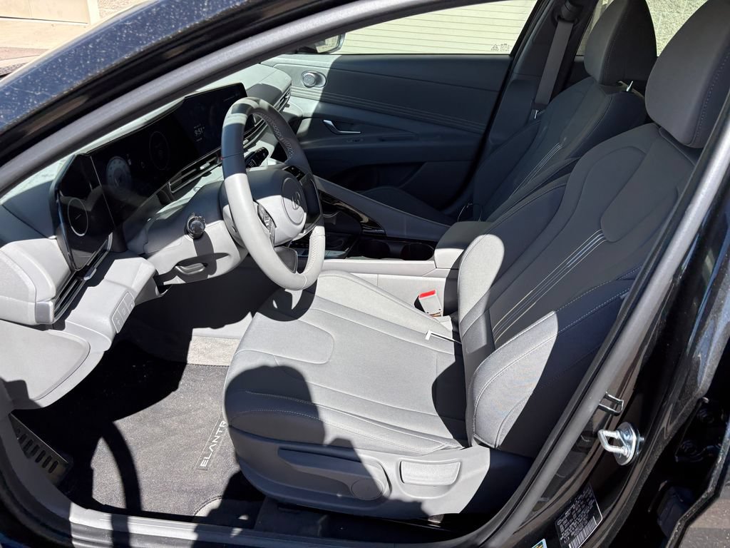 Used 2025 Hyundai Elantra SEL FWD image 16