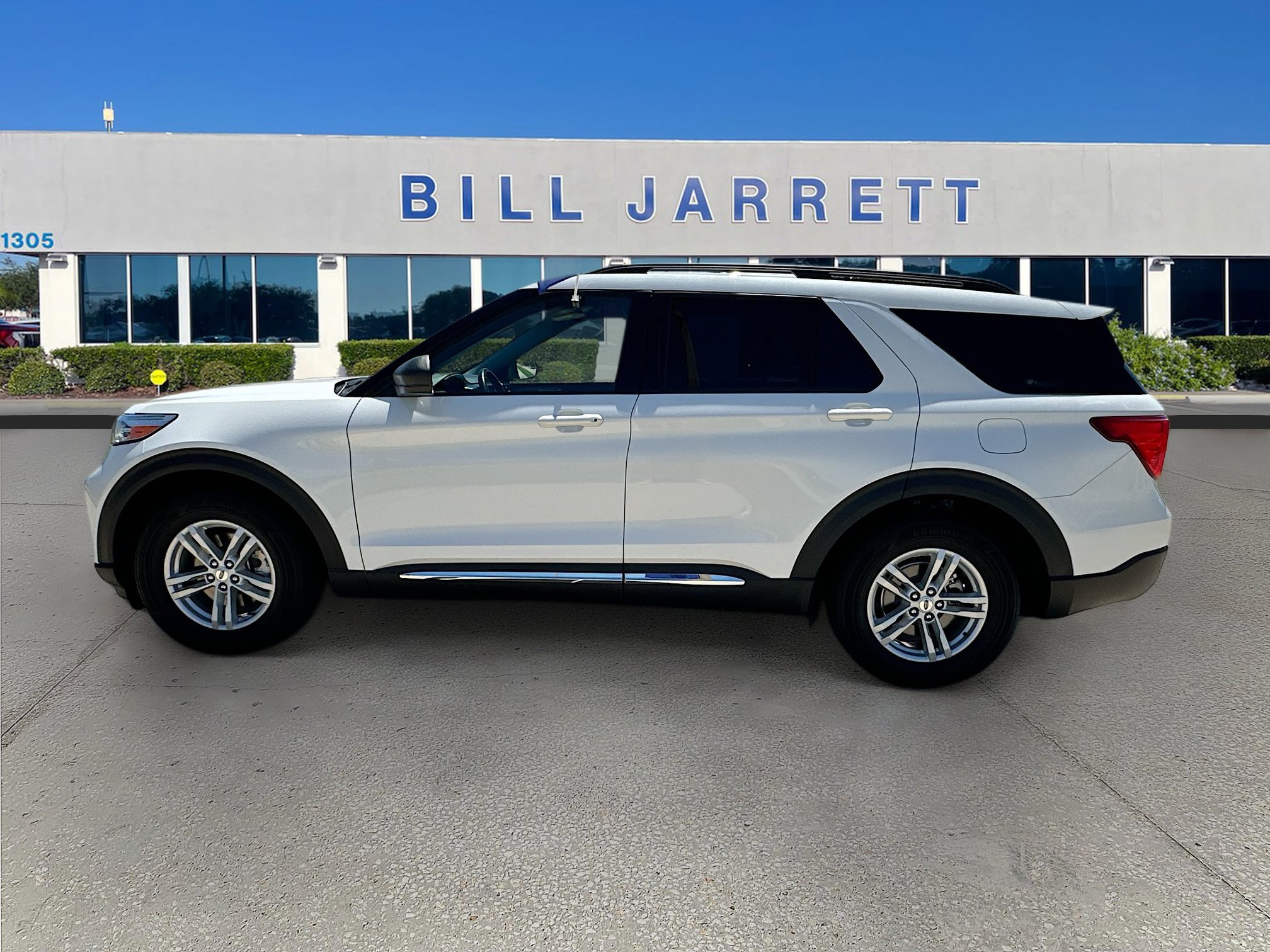 Certified 2023 Ford Explorer XLT w/ Equipment Group 202A RWD image 4