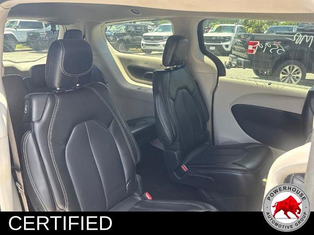 Used 2023 Chrysler Pacifica Touring-L FWD image 7