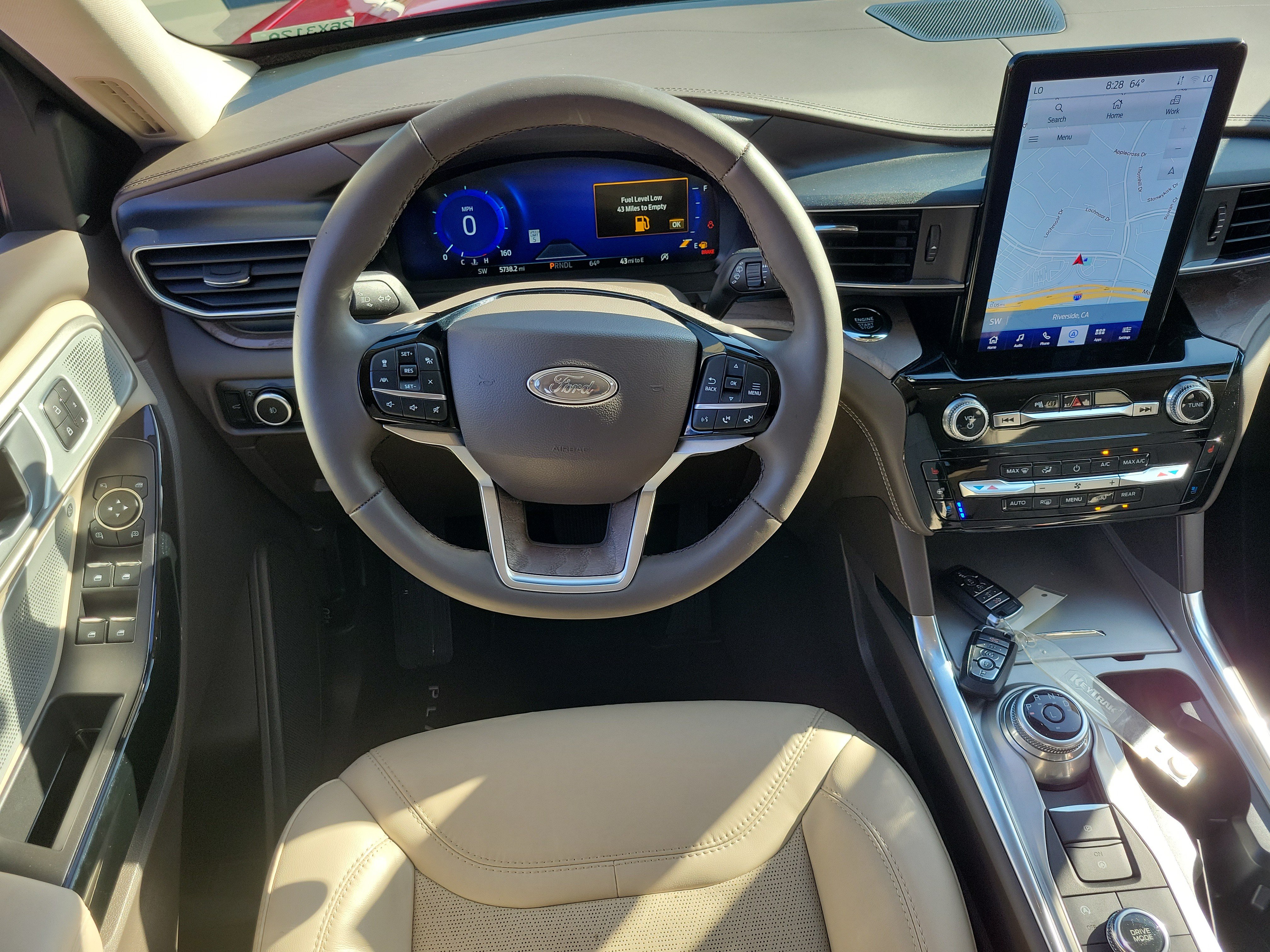 Certified 2023 Ford Explorer Platinum w/ Technology Package AWD/4WD image 4