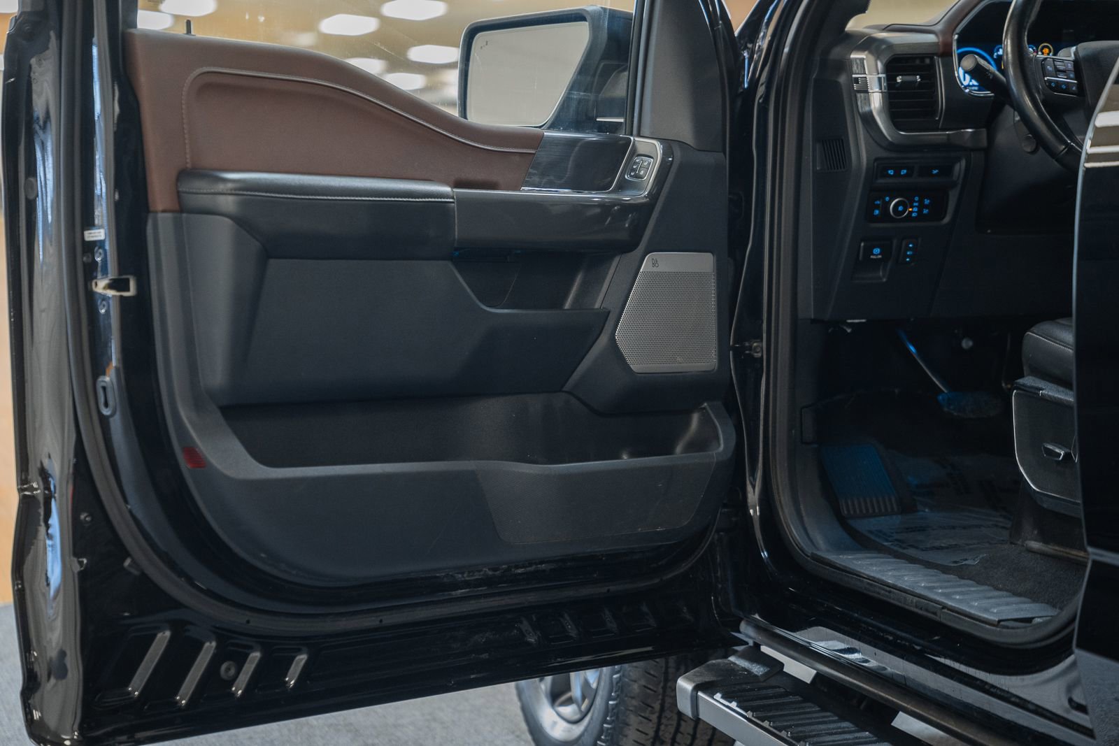 Certified 2023 Ford F150 Lariat w/ Equipment Group 502A High image 41