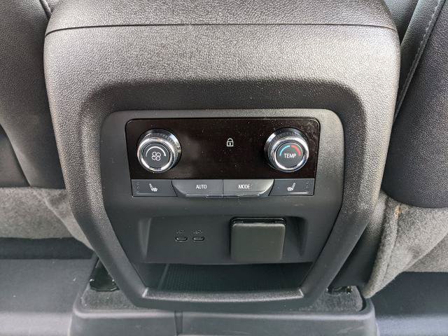 Used 2025 Chevrolet Traverse High Country FWD image 17