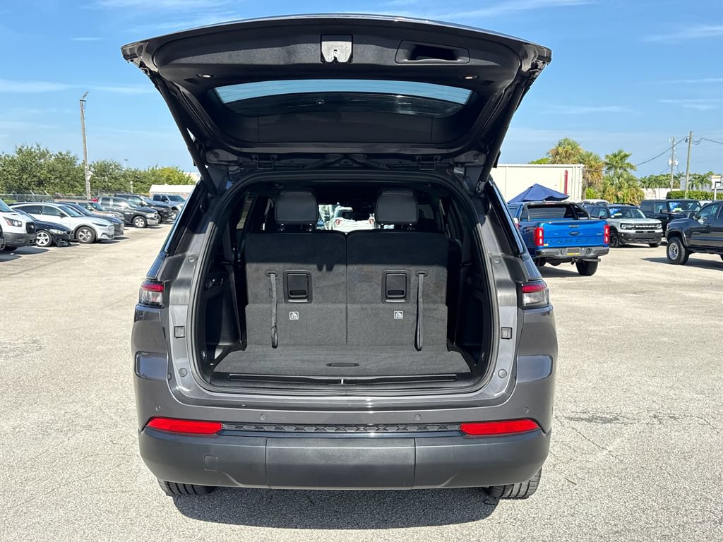Used 2023 Jeep Grand Cherokee L Laredo RWD image 27