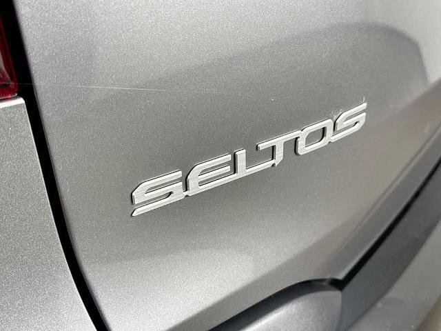Used 2024 Kia Seltos EX FWD image 7