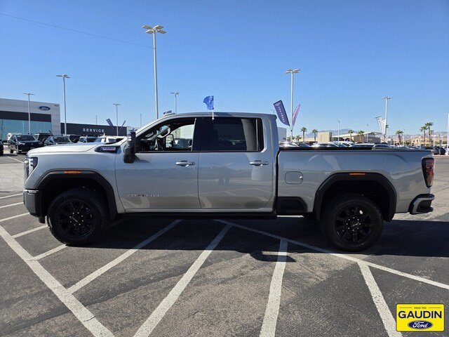 Used 2024 GMC Sierra 2500 AT4 w/ AT4 Premium Plus Package AWD/4WD image 4