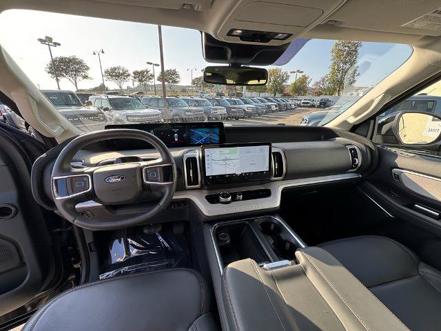 Certified 2025 Ford Expedition Active AWD/4WD image 17