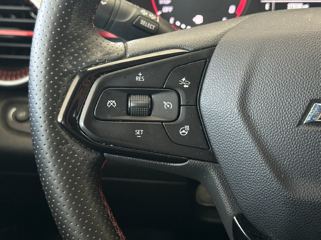 Used 2025 Chevrolet Trax RS w/ Sunroof Package FWD image 22